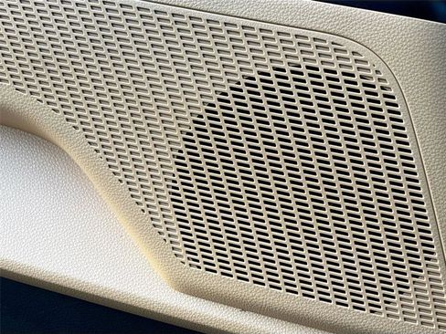 Used 2022 Kia Carnival LX image 19