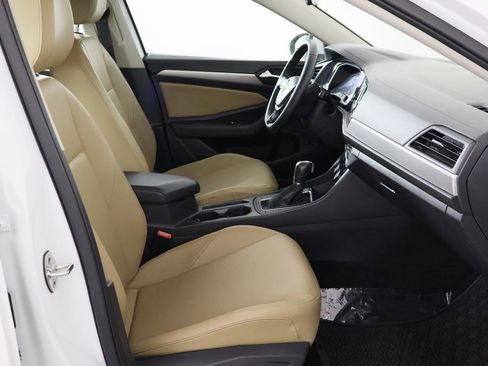 Used 2019 Volkswagen Jetta SE w/ Cold Weather Package image 19