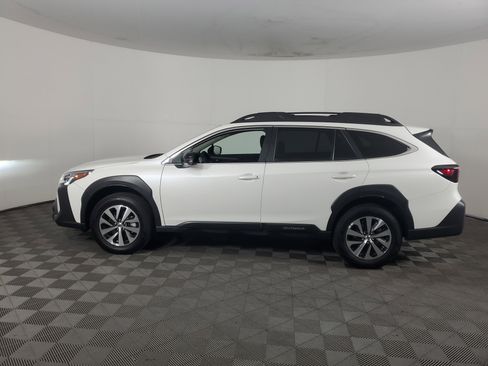 Used 2025 Subaru Outback Premium image 7