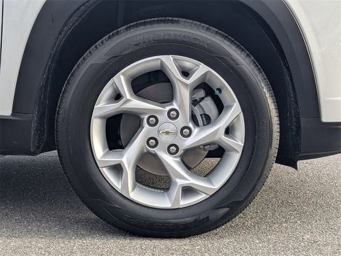 Certified 2025 Chevrolet Trax LS w/ LS Convenience Package image 12