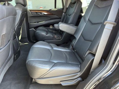 Used 2018 Cadillac Escalade Luxury AWD/4WD image 20