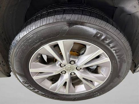 Used 2015 Toyota Highlander Plus FWD image 12