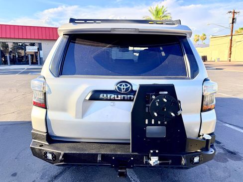 Used 2019 Toyota 4Runner TRD Off-Road Premium AWD/4WD image 8