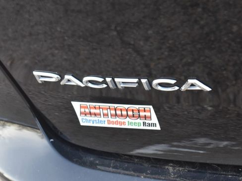 Used 2025 Chrysler Pacifica Select image 18
