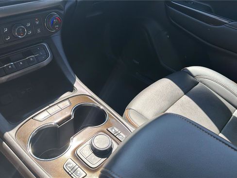 Used 2023 GMC Acadia AT4 w/ Technology Package AWD/4WD image 11