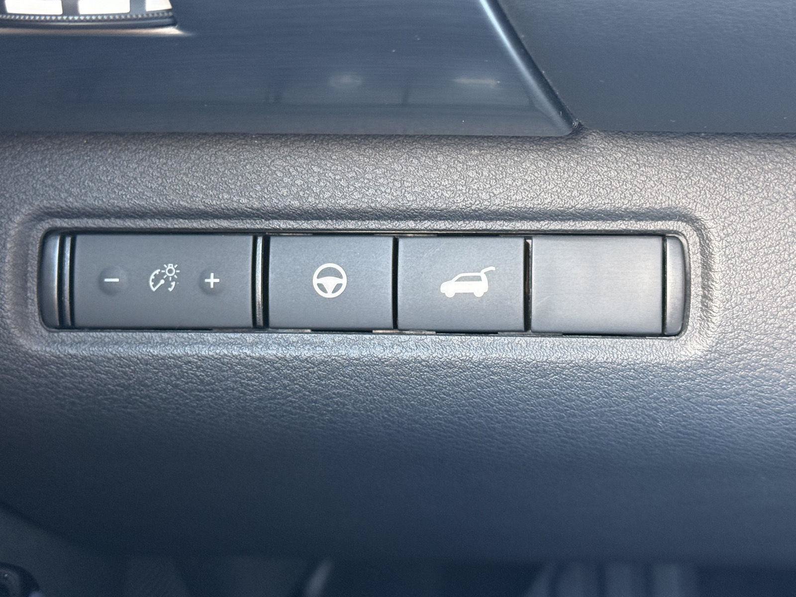 Used 2023 Nissan Pathfinder SL AWD/4WD image 33