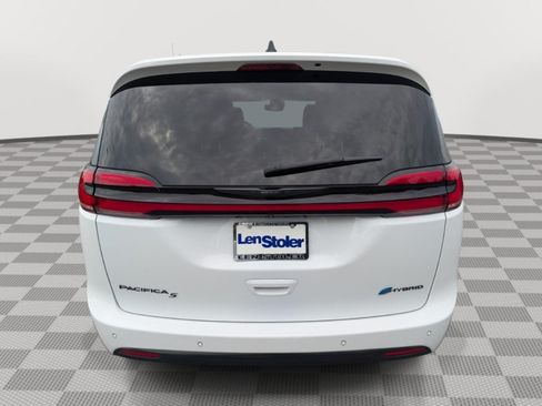Used 2024 Chrysler Pacifica Limited FWD image 4