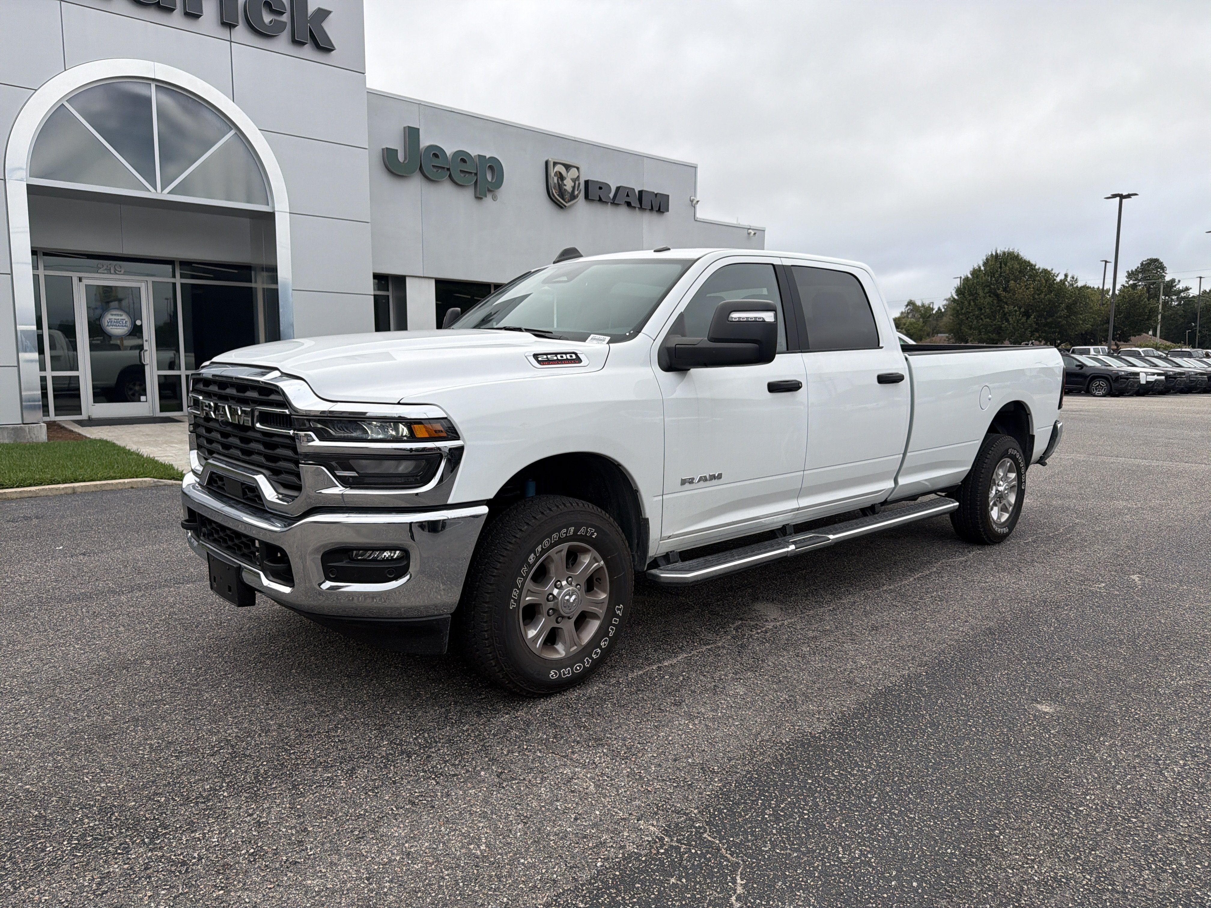 Used 2025 RAM 2500 Big Horn AWD/4WD image 4