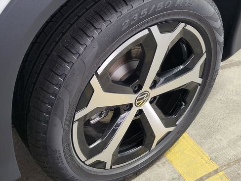 New 2026 Volkswagen Tiguan SE image 11