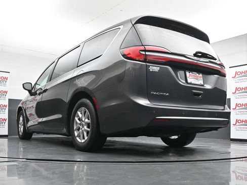 Used 2023 Chrysler Pacifica Touring-L FWD image 35