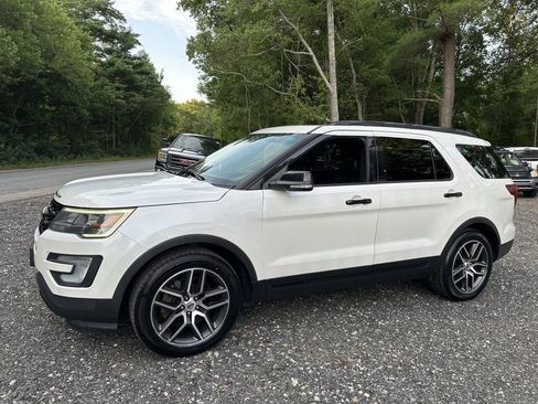 Used 2016 Ford Explorer Sport w/ Equipment Group 401A AWD/4WD image 2