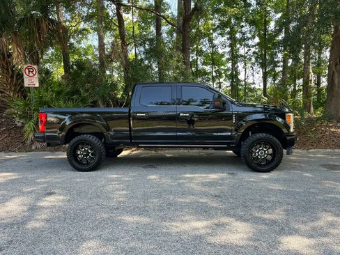 Used 2019 Ford F250 Platinum w/ Platinum Ultimate Package AWD/4WD image 4