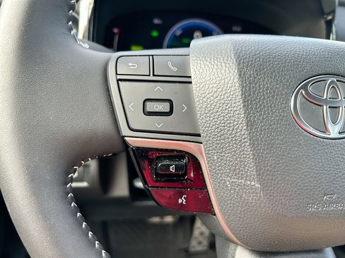 Used 2026 Toyota Camry SE FWD image 16