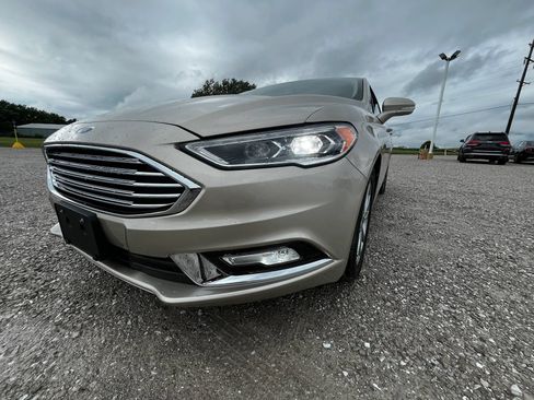 Used 2017 Ford Fusion SE w/ Fusion SE Technology Package FWD image 24