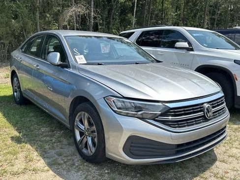 Used 2023 Volkswagen Jetta SE FWD image 10
