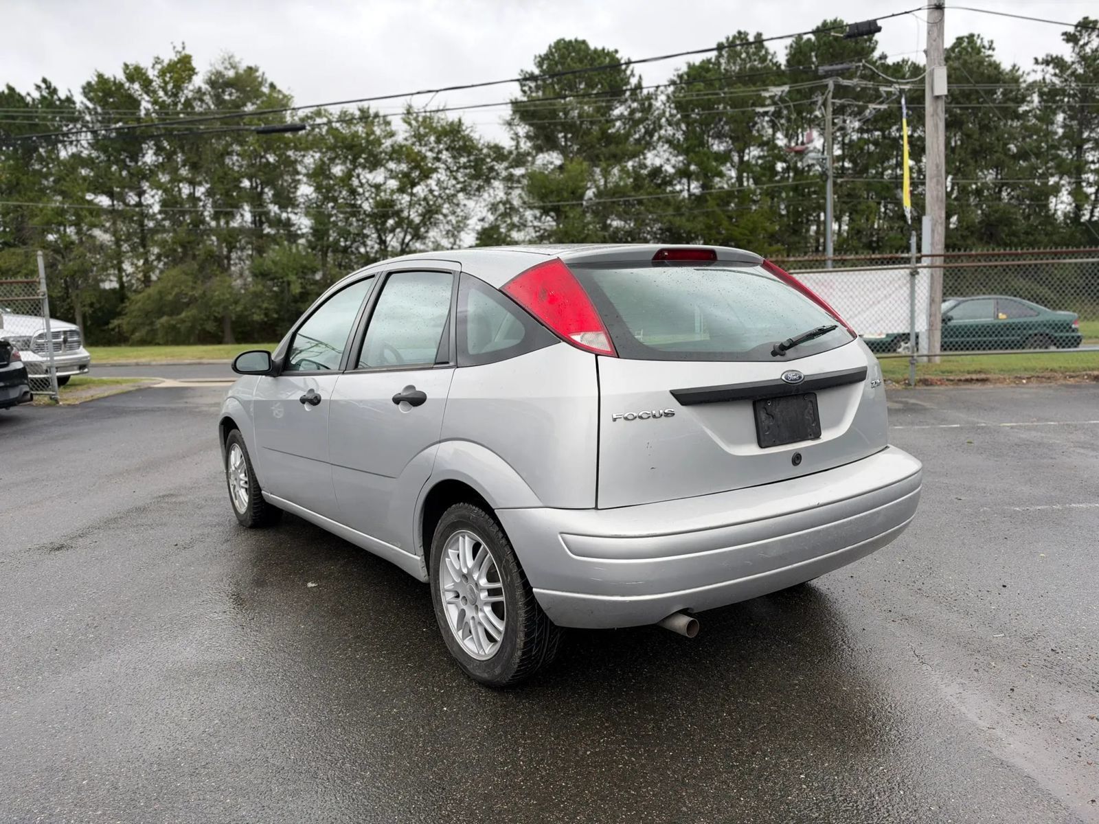 Used 2005 Ford Focus SES FWD image 3