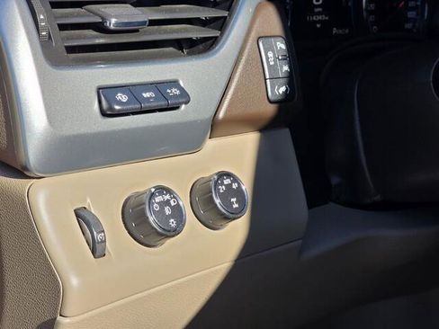 Used 2016 Chevrolet Suburban LTZ image 17