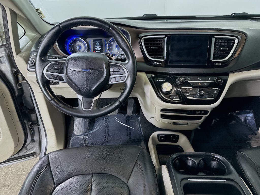 Used 2018 Chrysler Pacifica Touring-L w/ Premium Audio Group FWD image 20