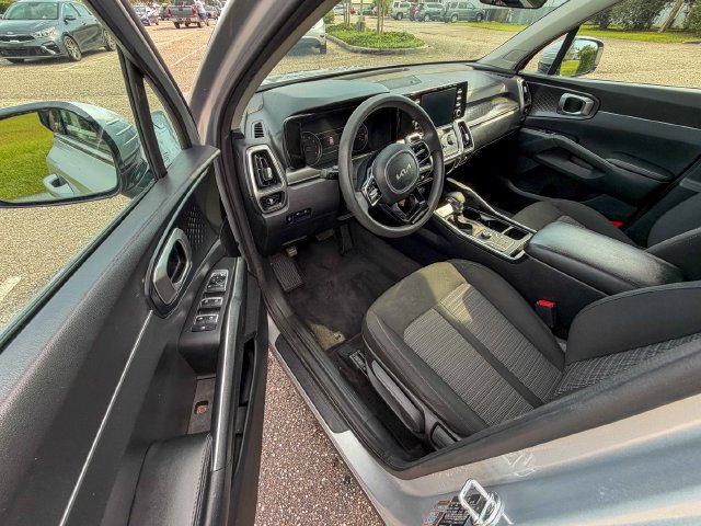 Used 2022 Kia Sorento LX FWD image 9