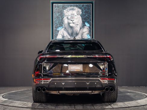 Used 2022 Lamborghini Urus AWD/4WD image 25