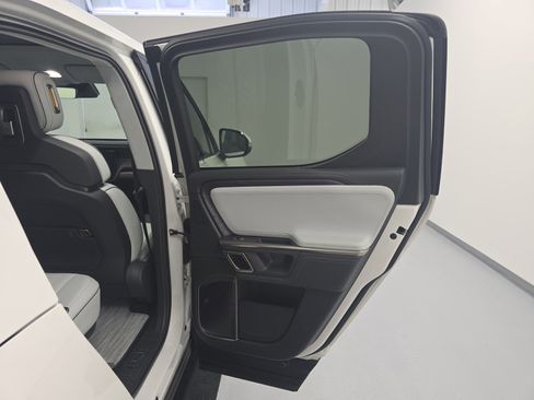 Used 2023 Rivian R1T Adventure image 19