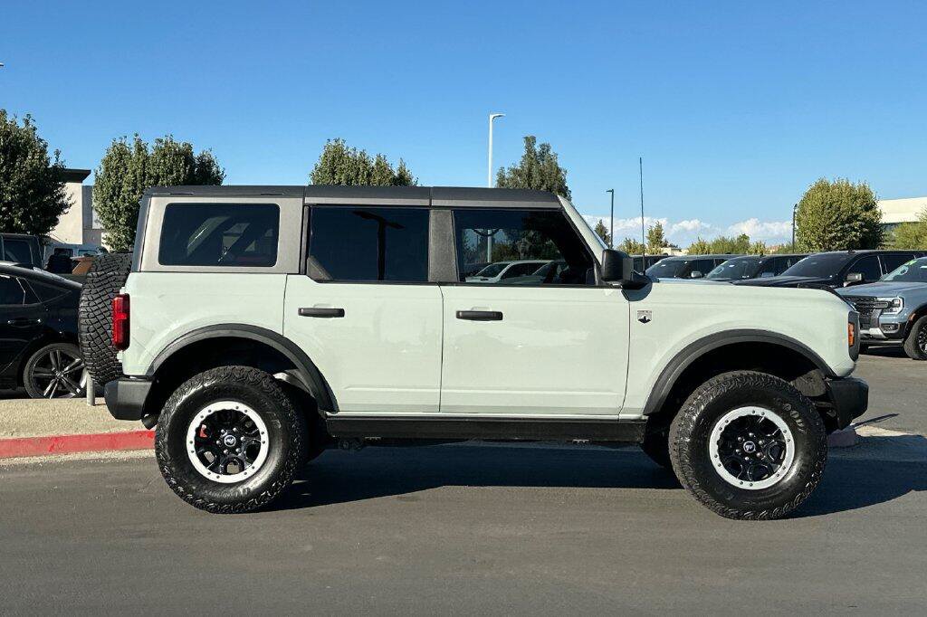 Used 2023 Ford Bronco Big Bend w/ Sasquatch Package AWD/4WD image 3