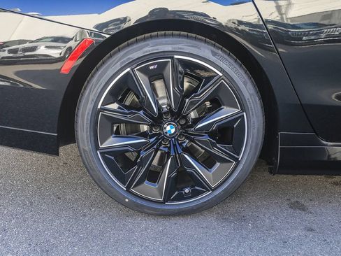 Used 2026 BMW 750e xDrive w/ Premium Package AWD/4WD image 8