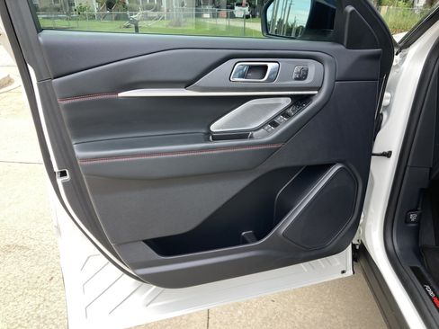 Used 2025 Ford Explorer ST AWD/4WD image 16