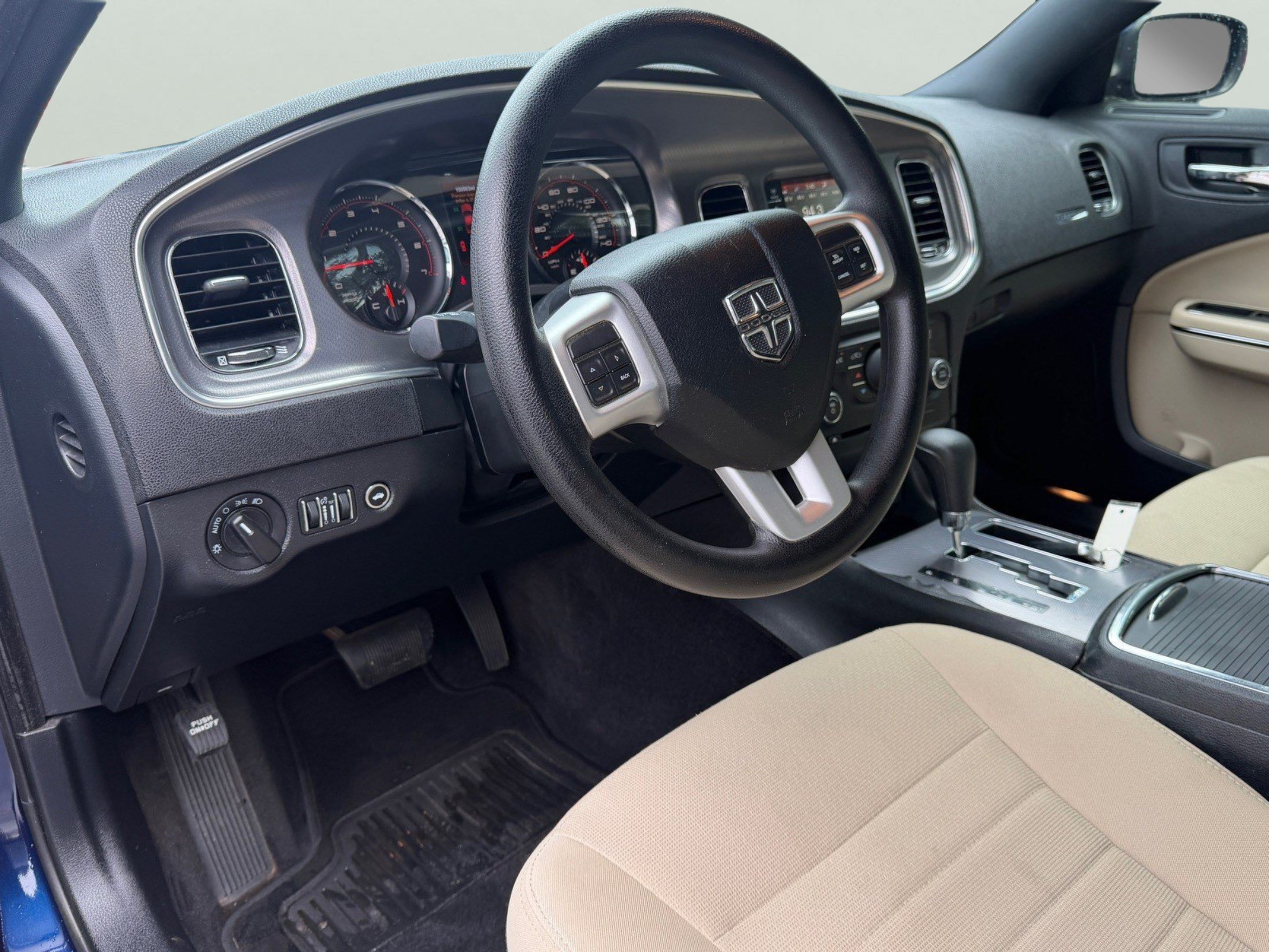 Used 2013 Dodge Charger SE RWD image 14
