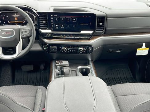 New 2026 GMC Sierra 1500 Elevation image 16