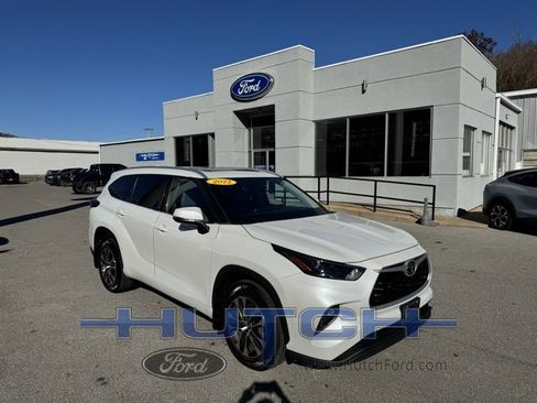 Used 2022 Toyota Highlander XLE image 1