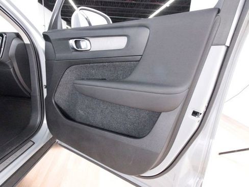 Certified 2025 Volvo XC40 B5 Plus w/ Protection Package Premier AWD/4WD image 24