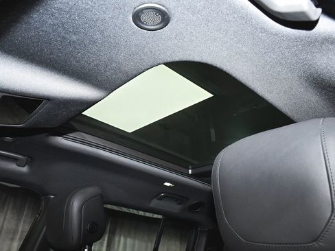 Used 2024 Land Rover Defender 130 X-Dynamic SE image 50