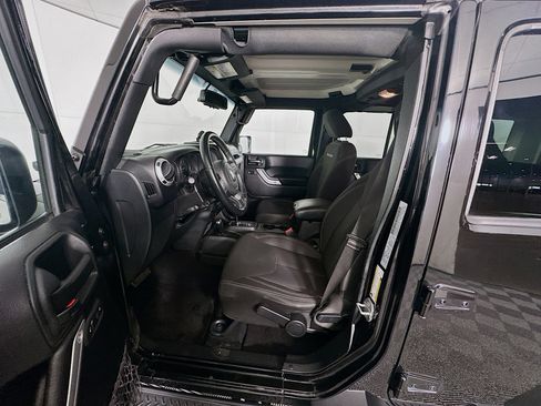 Used 2017 Jeep Wrangler Unlimited Sahara w/ Connectivity Group image 13