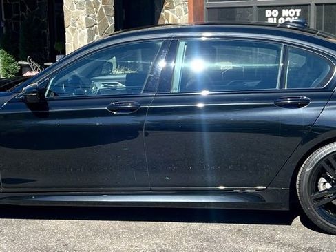 Used 2018 BMW 750i xDrive 750i xDrive image 2