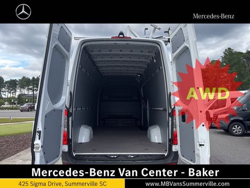 Used 2024 Mercedes-Benz Sprinter 2500 image 13
