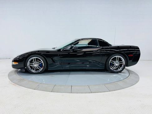 Used 1999 Chevrolet Corvette Coupe w/ Lighting Pkg RWD image 2