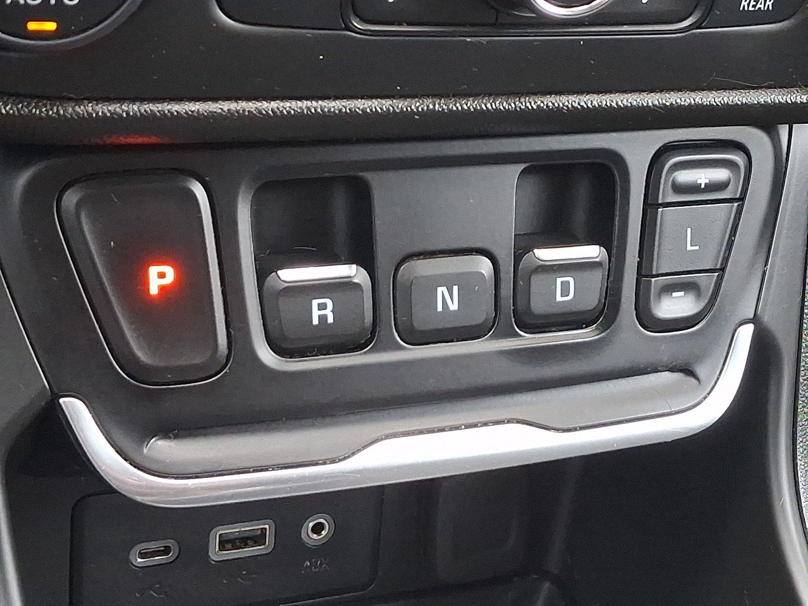 Used 2020 GMC Terrain SLE w/ Driver Convenience Package AWD/4WD image 15