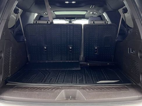 Used 2022 Chevrolet Suburban LT w/ LT Signature Plus Package AWD/4WD image 19