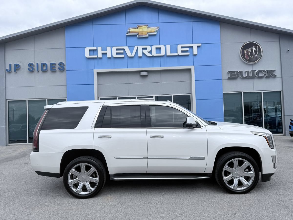 Used 2017 Cadillac Escalade Luxury RWD image 4