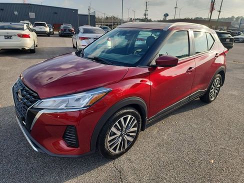 Used 2023 Nissan Kicks SV image 1