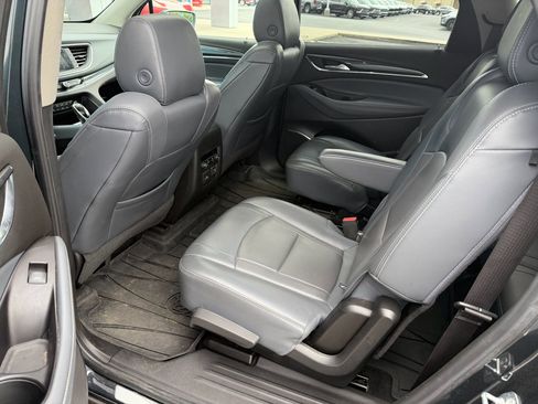 Used 2018 Buick Enclave Premium w/ Experience Buick Package FWD image 4