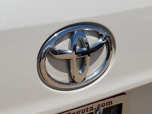 Used 2023 Toyota Highlander XLE FWD image 12