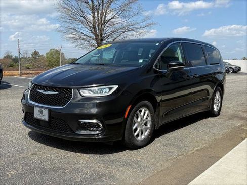 Certified 2023 Chrysler Pacifica Touring-L FWD image 26