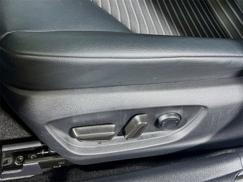 Certified 2019 Toyota Camry SE image 17