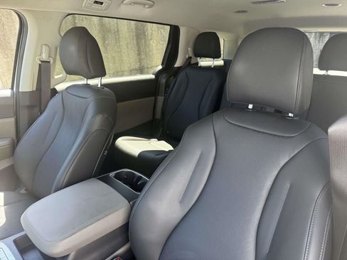 Used 2026 Kia Carnival FWD image 20