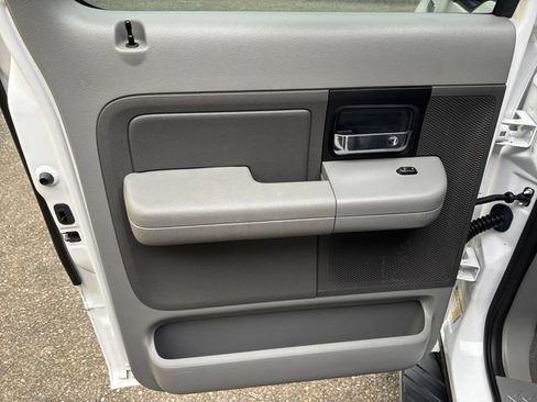 Used 2006 Ford F150 XLT image 24
