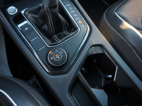 Used 2023 Volkswagen Tiguan SEL R-Line image 38