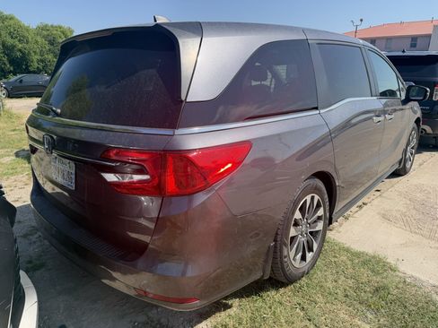 Used 2024 Honda Odyssey EX-L image 3