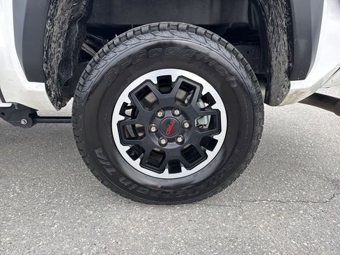 Used 2025 Toyota Tacoma TRD Off-Road image 31